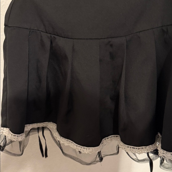 ROMWE Black Skater Skirt with Lace Trim - Picture 9 of 9